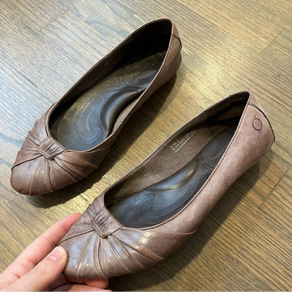 BORN Leather Pointed Toe Slip On Flats Womens 6